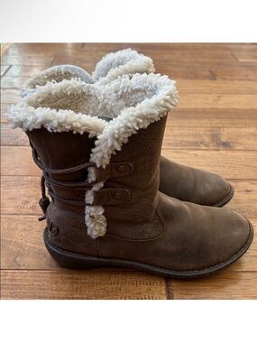 UGG Akadia Boots Stout Brown Leather Shearling Lined Size 8
